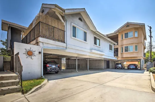 5 ไมล์ถึง ยูนิเวอร์แซล สตูดิโอ: บ้านพักสำหรับครอบครัว พร้อม อ่างน้ำร้อน!