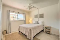 Walk to Crescent Beach: Condo w/ Pool Access - WiFi