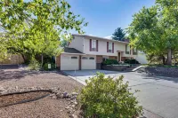 Hillside Place w/ Mountain Views ~ 8 Mi to Dtwn! - Apartments