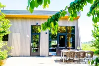 Swarm - 3 Waterlodges Naast Elkaar in Friesland