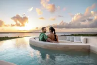Secrets Mirabel Cancún Resorts and Spa - สระว่ายน้ำแบบอินฟินิตี้