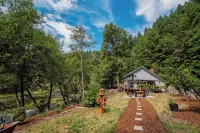 Scenic Views! Riverfront Kalama Home, Pets Welcome - 3-Star