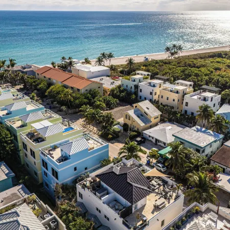 Walk to Hollywood Beach: Luxury Family Getaway!