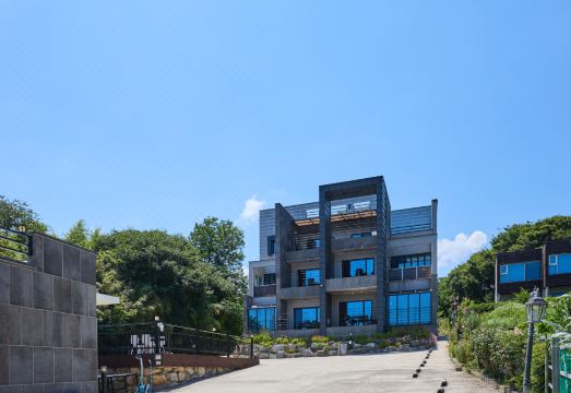 꾸스풀빌라펜션