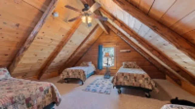 Creekside Family Getaway! Can't get any closer to the water than this!