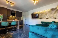 Luxury Hedone Apartment Near the Bridge with Private Spa Zone