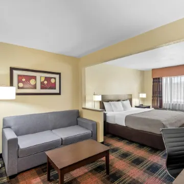 Quality Inn & Suites des Moines Airport