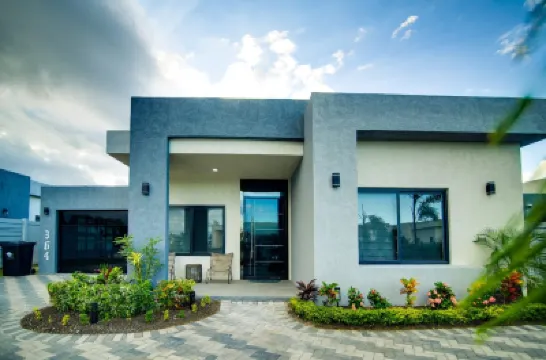 Sun-Soaked Paradisiac Escape 3Br Private Beach Pool Hotels in 