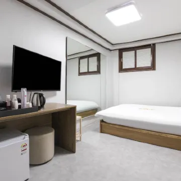 Q Motel 鄰近國會議事堂的酒店