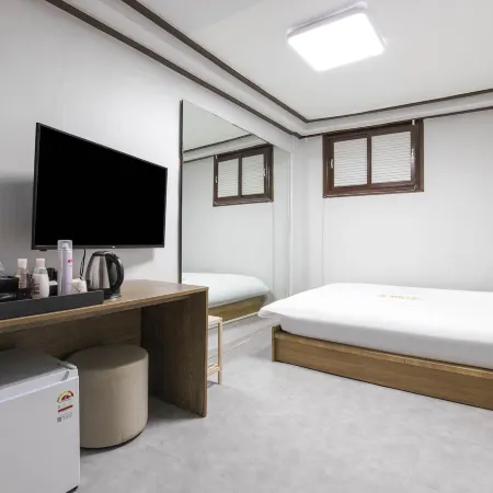 Q Motel Отели рядом с достопримечательностью «Станция Yeouido»