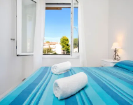 Apartment With Shared Pool for 4 People