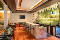 Radisson Resort Goa Baga - bar