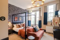 Pembroke House | Deluxe Studio w Separate Kitchen - Apartments