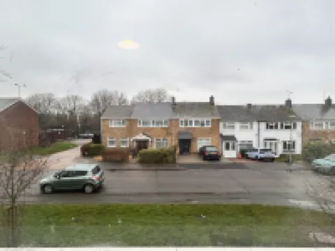 Charming 4-bedroom House Rental in Basildon, UK فنادق في بازيلدون