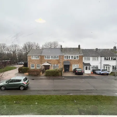 Charming 4-bedroom House Rental in Basildon, UK