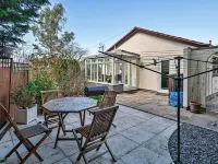Bungalow in Dyserth With Hot Tub & Waterfall Ξενοδοχεία στην πόλη Dyserth