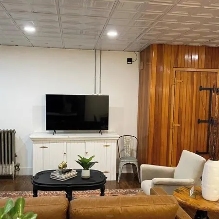 Downtown Stillwater Studio Apartment located upstairs