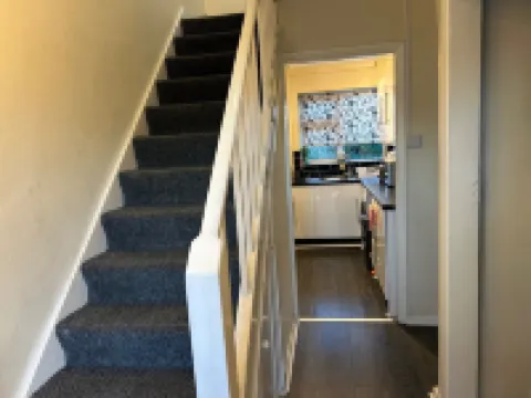 Romford - House - Sleeps 6 - Garden - Parking