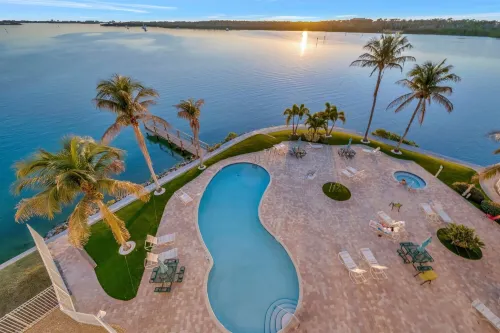 Bayview Balcony Condo, Hot tub & pool & Rum Bar! - 4-Star