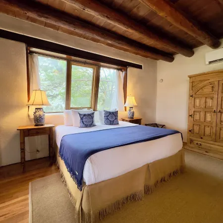 Old Taos Guesthouse B&B