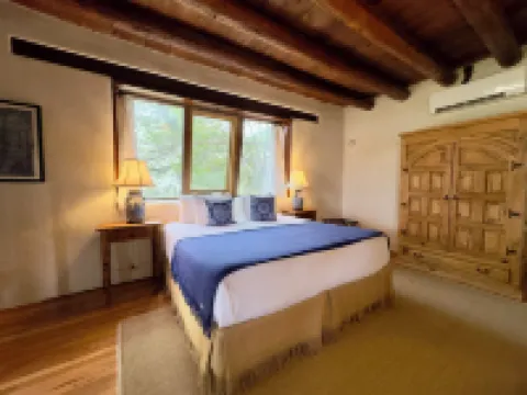Old Taos Guesthouse B&B