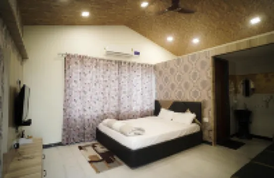 Kisan Farm House | Serene 2Br Villa with Private Pool & Garden, Hillside Stay Hotels in 