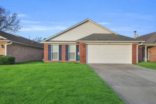 Renovated Home With Game Room in Montgomery - Balkoner