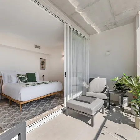 Luxury 5-floor Unit with Ocean Views near Beach