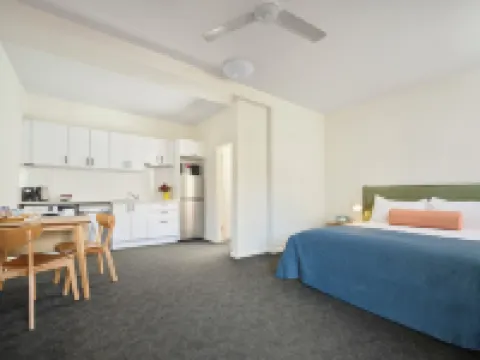 Baileys Parkside Motel by VetroBlu Hotels near Moort-ak Waadiny / Wellington Square