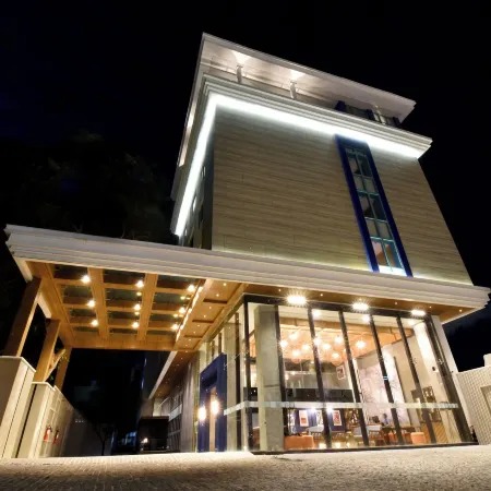 Sands Point Hotel