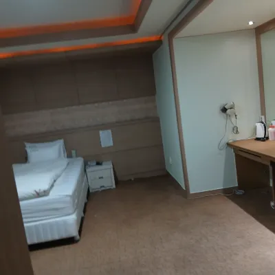 Yeoju Y Motel Hotel berhampiran House of Empress Myeongseong
