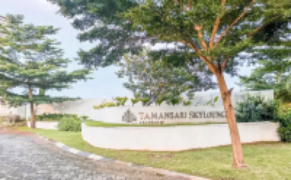 Basic Studio Apartment at Tamansari Skylounge Makassar By Travelio