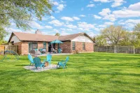 Green Belt cul-de-sac with hiking trail in the heart of the city. 5 Miles -DFW