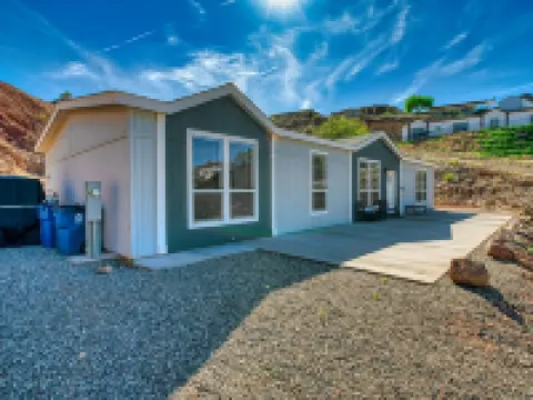 Brand New! 4-Bedroom Home with 70’ Driveway! Hotels in La Paz County