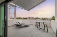 @ Marbella Lane - Luxe 4Br Haven w/ Skyscape Views