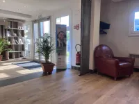 Brit Hotel Baillet-en-France - Airport Shuttle
