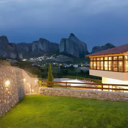 Grand Meteora Hotel