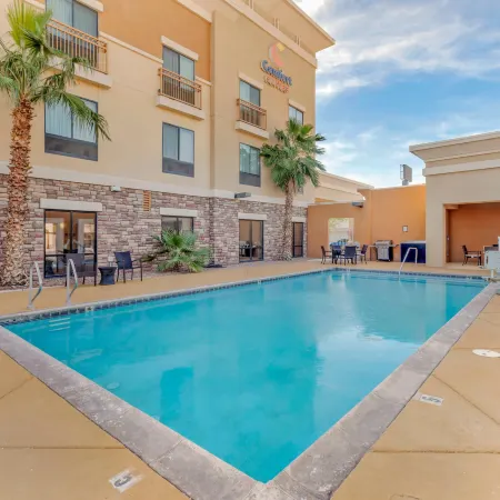 Comfort Suites