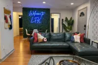 Funkytown Loft: 4BR, 2BA on Mass St, Steps to Dining & Entertainment