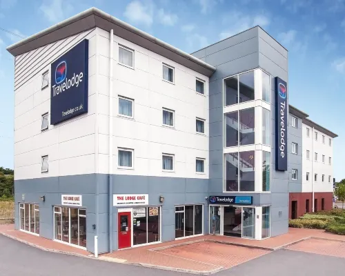 Travelodge Birmingham Perry Barr Отели рядом с достопримечательностью «Железнодорожный вокзал Уиттона»