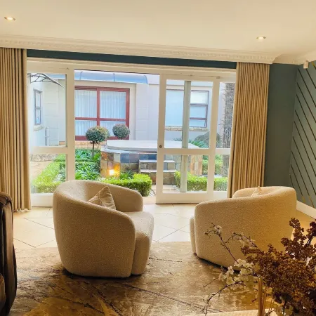 Or Tambo Airport Holiday Home