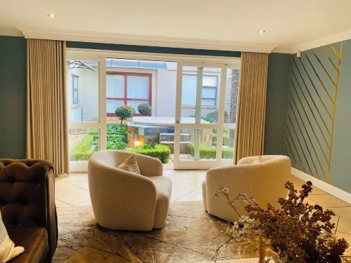 Or Tambo Airport Holiday Home - Wifi