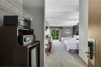 Eastlake Suites Hotel & Conference Center by OYO Urbana - Wifi