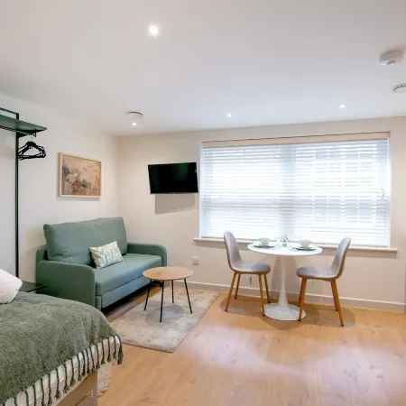 Lindenstone Apartments