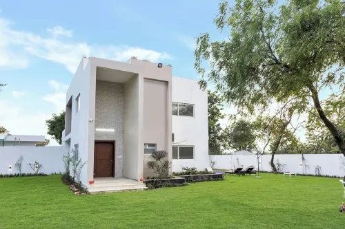 อลายา สเตย์ส ราติการา อุลลาส 2BHK พูล - วิลล่า