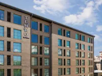 Tempo by Hilton Savannah Historic District Hotels near Warren Square