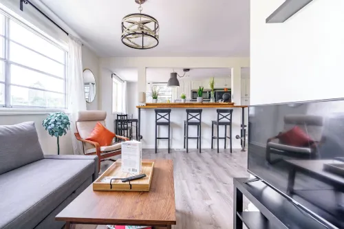 Jungle House Modern Lofts – Arena District & Short North - Homestays