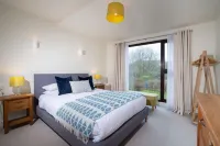 Idyllic Ambleside Retreat with Panoramic Views by LetMeStay - Balkoner