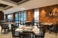 Bamus Sarovar Portico Kampala - breakfast