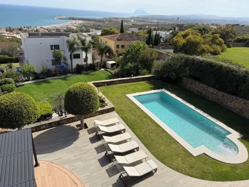 Elegant Villa W/ Views Of The Mediterranean, Gibraltar, Beach & Sotogrande Port